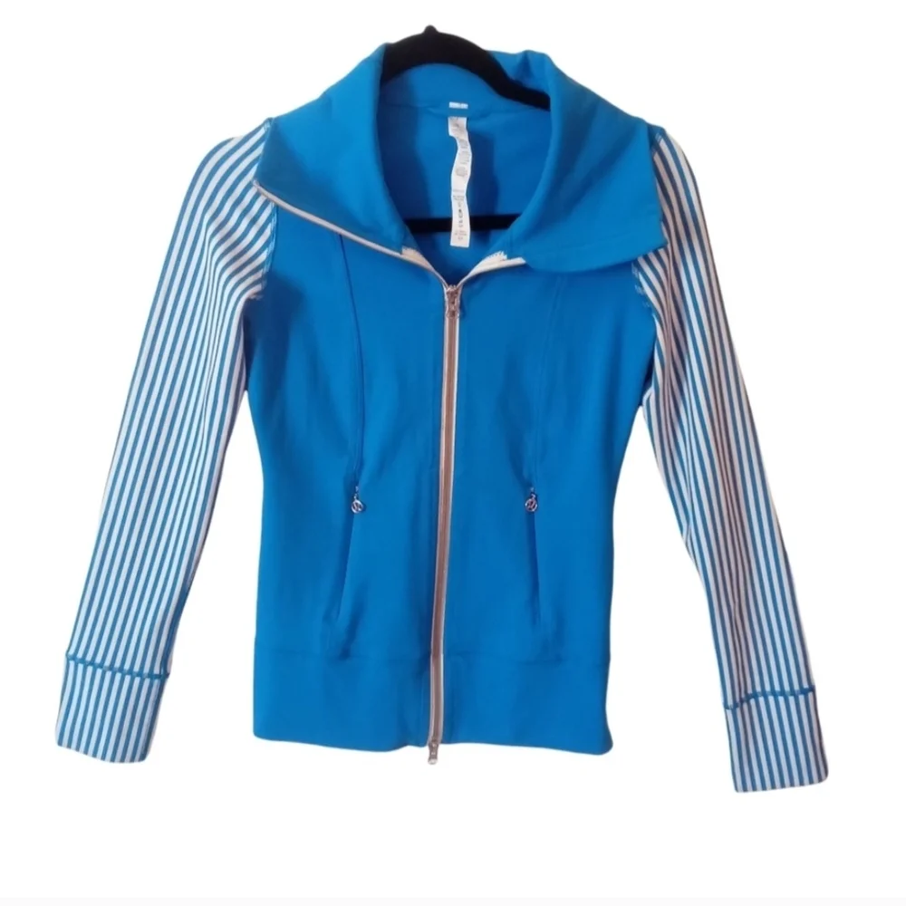 Lululemon Daily Yoga Jacket Size 2 Beaming Blue Striped Fully Zip Streched Top - Picture 2 of 9